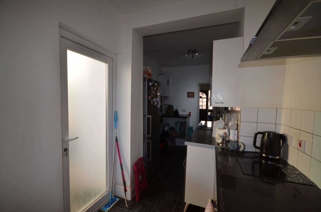 91 Kingshill Drive, Harrow HA3 8QQ 9