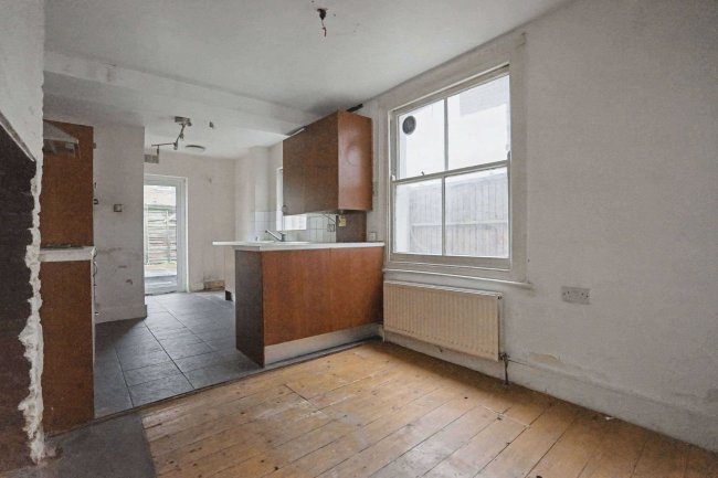 33 Mauleverer Road, London SW2 5DR 8