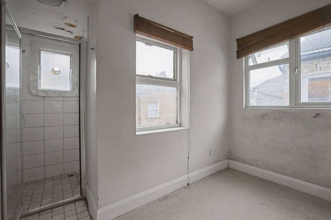 33 Mauleverer Road, London SW2 5DR 8