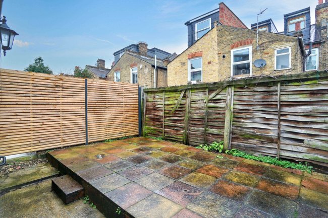 33 Mauleverer Road, London SW2 5DR 8