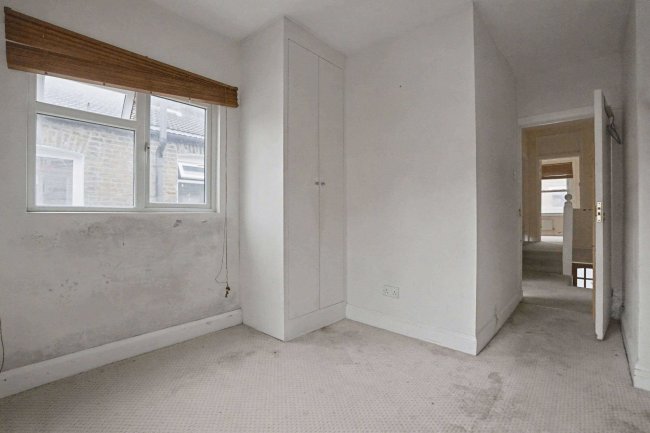 33 Mauleverer Road, London SW2 5DR 8