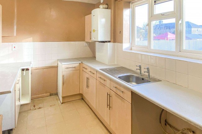 65 Woodlands Road, Chippenham, Wiltshire, SN14 0HQ 32