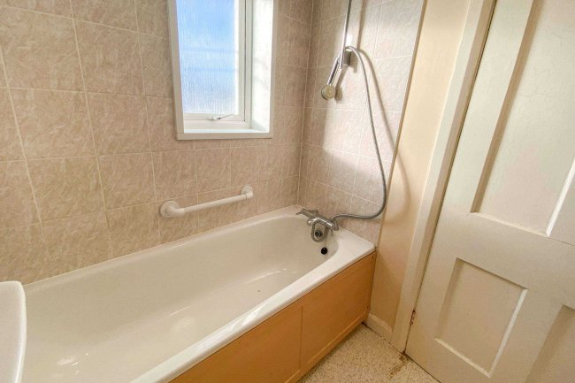 65 Woodlands Road, Chippenham, Wiltshire, SN14 0HQ 32