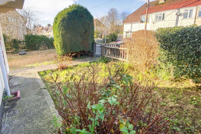 65 Woodlands Road, Chippenham, Wiltshire, SN14 0HQ 32