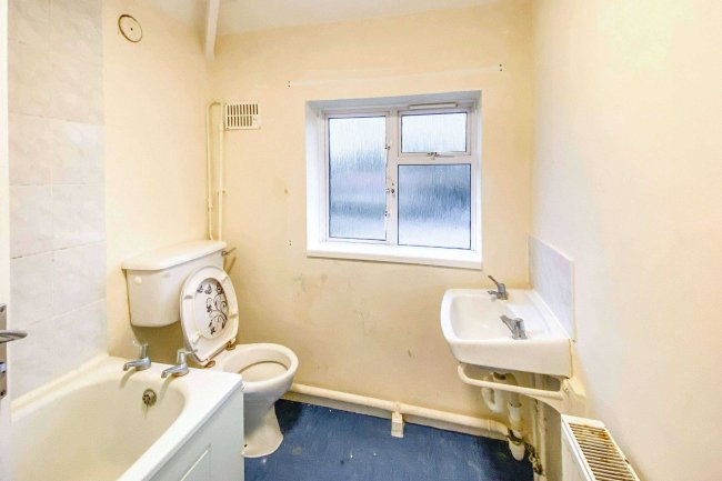 19 Lammas Close, Hilmarton, Wiltshire SN11 8SF 7