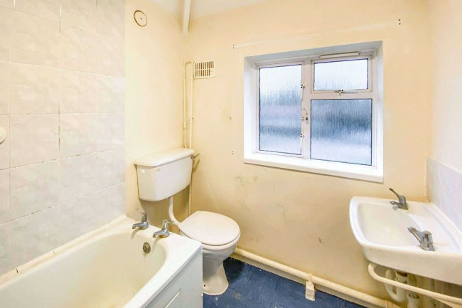 19 Lammas Close, Hilmarton, Wiltshire SN11 8SF 7