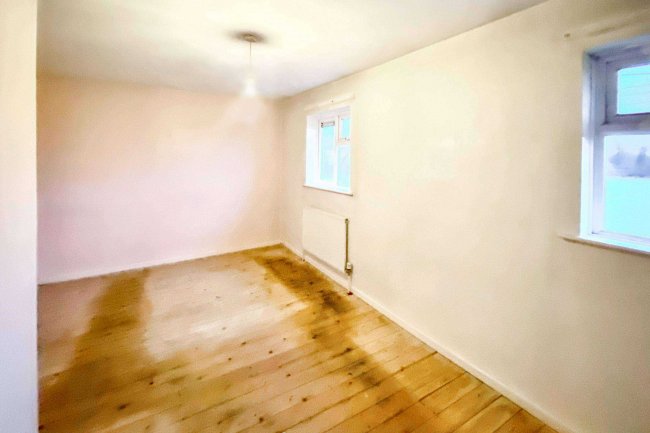 37 Manor Road, Chippenham, Wiltshire SN14 0LH 75