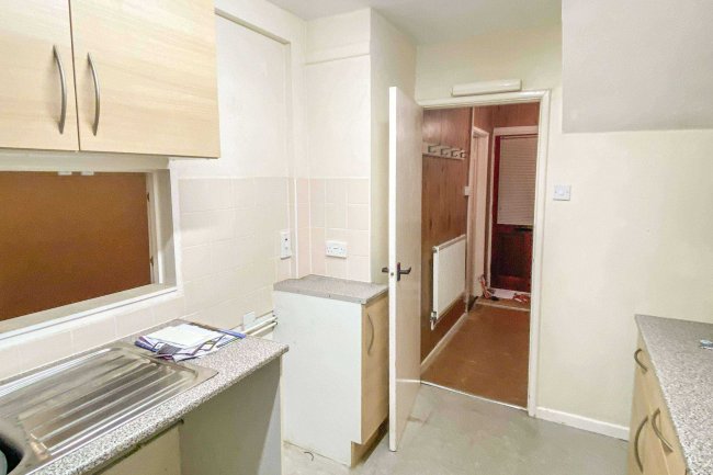 37 Manor Road, Chippenham, Wiltshire SN14 0LH 75