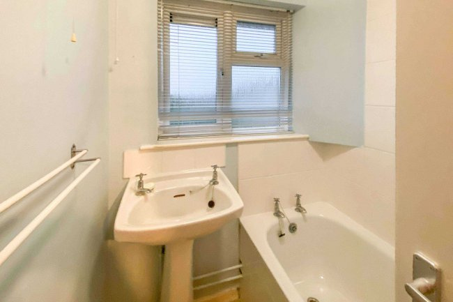 37 Manor Road, Chippenham, Wiltshire SN14 0LH 75