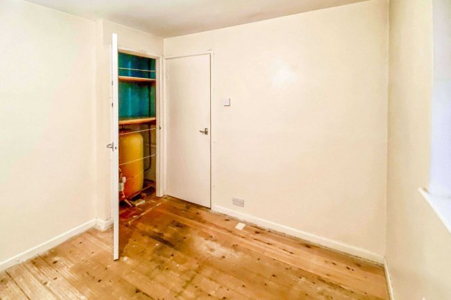 37 Manor Road, Chippenham, Wiltshire SN14 0LH 75