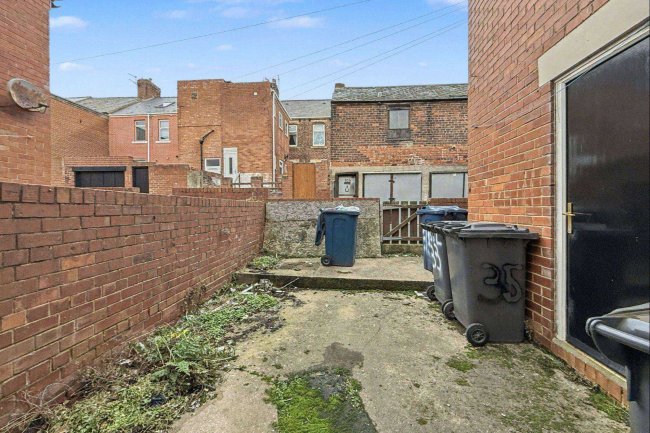 35 Selbourne Street, South Shields, NE33 2TB 23