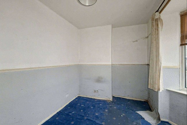 35 Selbourne Street, South Shields, NE33 2TB 23