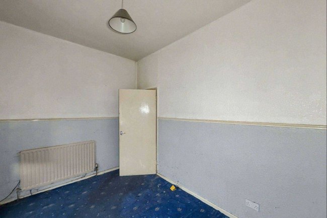 35 Selbourne Street, South Shields, NE33 2TB 23