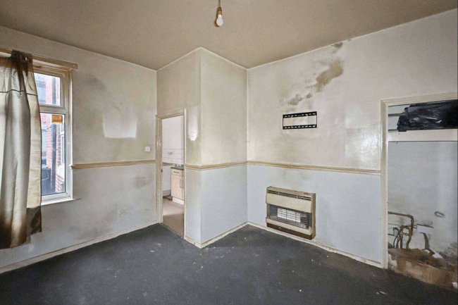 35 Selbourne Street, South Shields, NE33 2TB 23