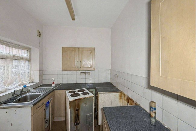 35 Selbourne Street, South Shields, NE33 2TB 23