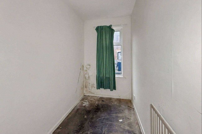 35 Selbourne Street, South Shields, NE33 2TB 23