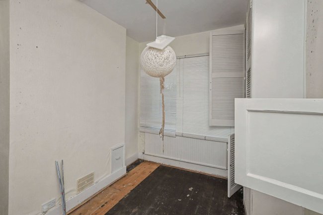 11 Church Crescent, London N20 0JR 74