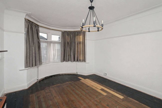 11 Church Crescent, London N20 0JR 74