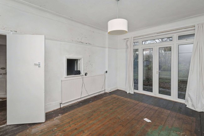 11 Church Crescent, London N20 0JR 74