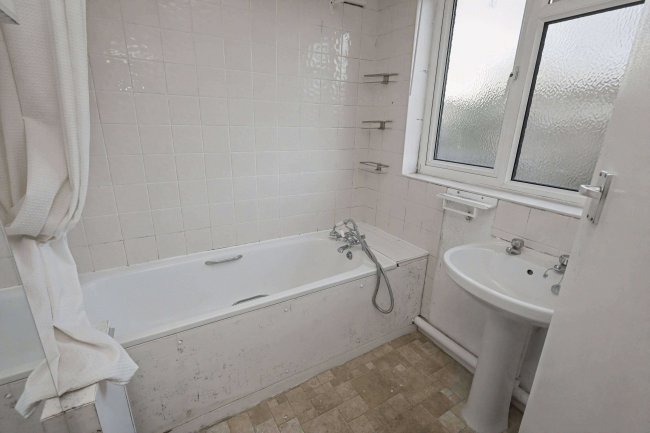 11 Church Crescent, London N20 0JR 74