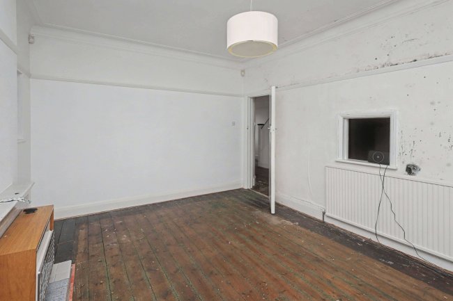 11 Church Crescent, London N20 0JR 74