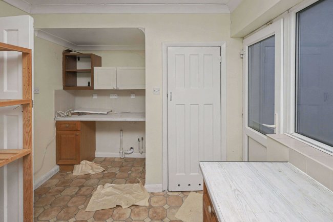 11 Church Crescent, London N20 0JR 74