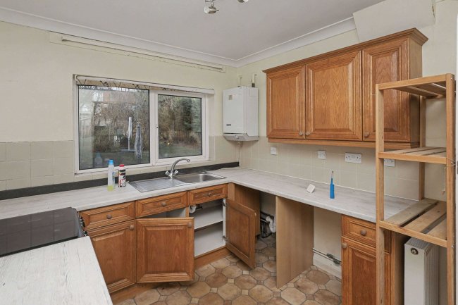 11 Church Crescent, London N20 0JR 74