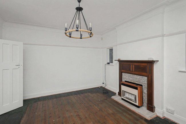 11 Church Crescent, London N20 0JR 74