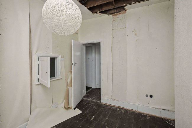 11 Church Crescent, London N20 0JR 74