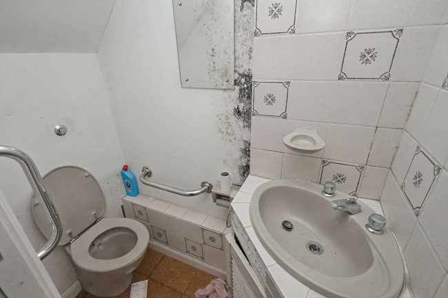 11 Church Crescent, London N20 0JR 74