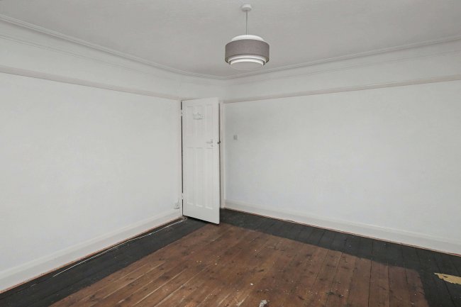 11 Church Crescent, London N20 0JR 74