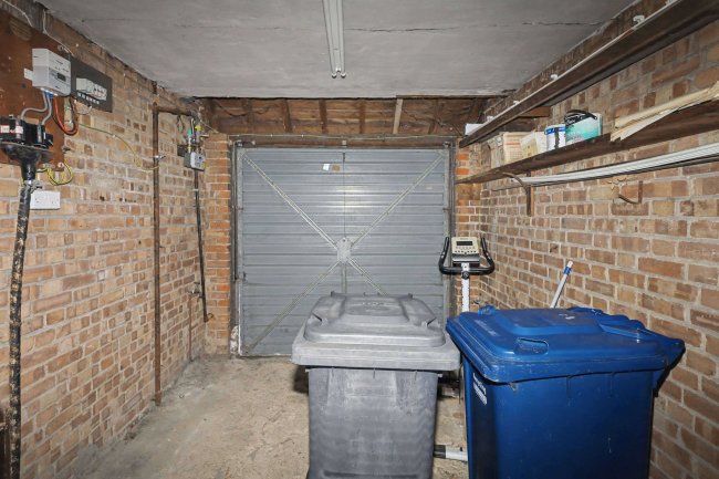 11 Church Crescent, London N20 0JR 74