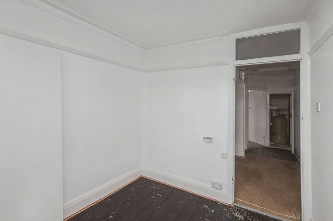 11 Church Crescent, London N20 0JR 74