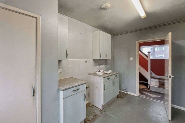 52 Kingscroft Road, Banstead, Surrey, SM7 3LY 49