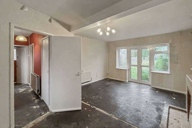 52 Kingscroft Road, Banstead, Surrey, SM7 3LY 49