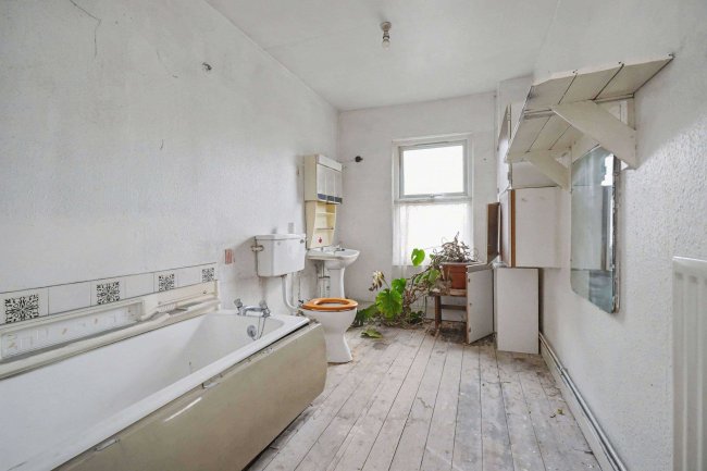 135 Tudor Road, Leicester LE3 5JG 59