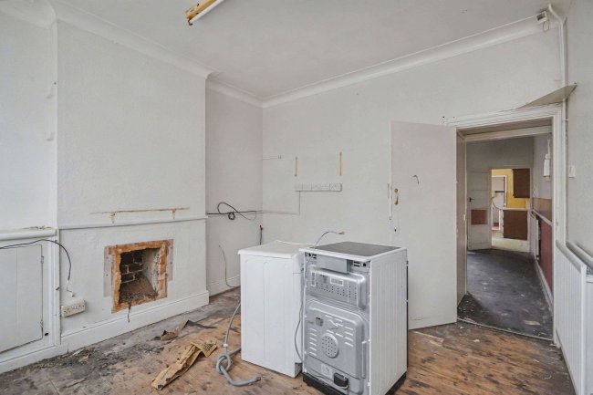 135 Tudor Road, Leicester LE3 5JG 59