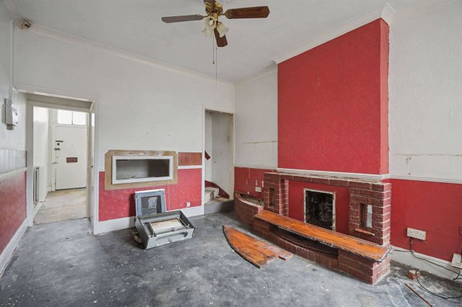 135 Tudor Road, Leicester LE3 5JG 59