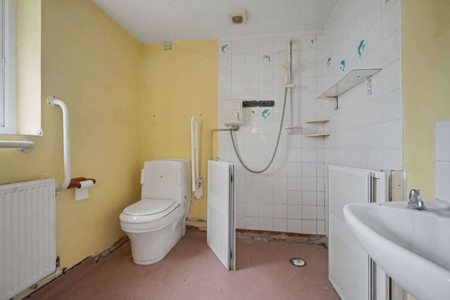 135 Tudor Road, Leicester LE3 5JG 59