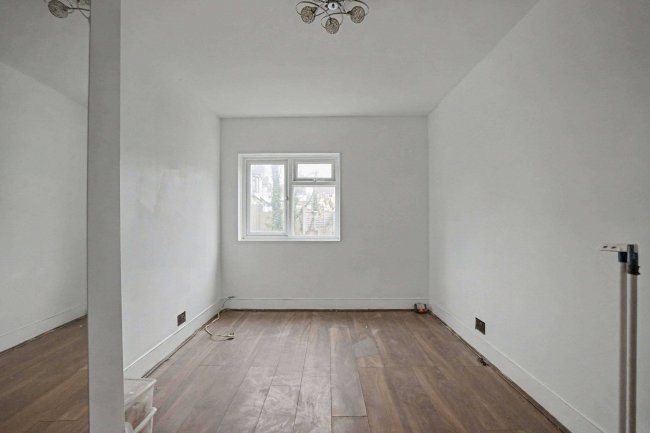 Flat 1, 25 Boswell Road, Thornton Heath, Surrey CR7 7RZ 77