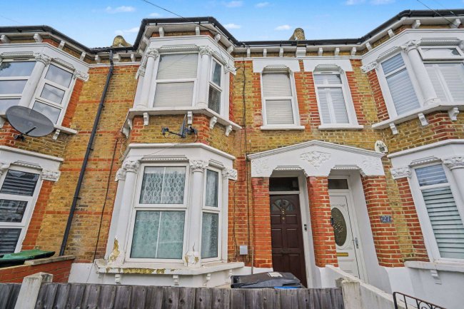 Flat 1, 25 Boswell Road, Thornton Heath, Surrey CR7 7RZ 77