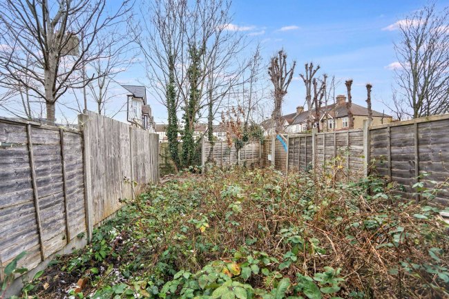 Flat 1, 25 Boswell Road, Thornton Heath, Surrey CR7 7RZ 77