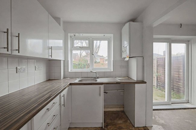 2 The Willows, Beaconsfield Road, Littlehampton, West Sussex, BN17 6LL 100