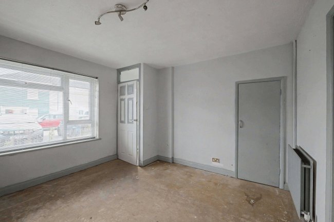 2 The Willows, Beaconsfield Road, Littlehampton, West Sussex, BN17 6LL 100