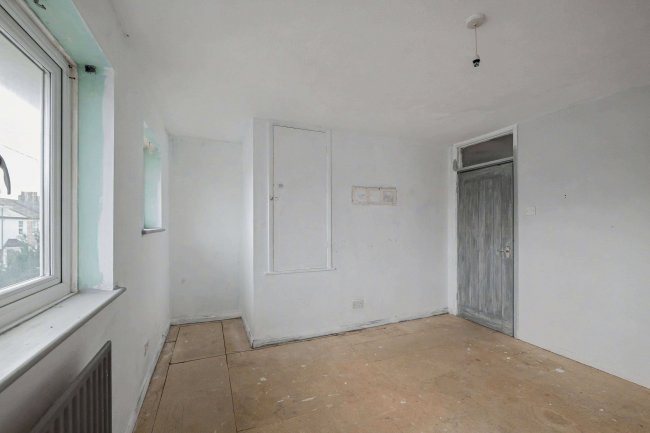 2 The Willows, Beaconsfield Road, Littlehampton, West Sussex, BN17 6LL 100