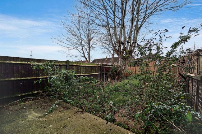 2 The Willows, Beaconsfield Road, Littlehampton, West Sussex, BN17 6LL 100