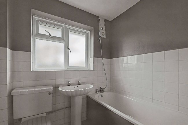 2 The Willows, Beaconsfield Road, Littlehampton, West Sussex, BN17 6LL 100