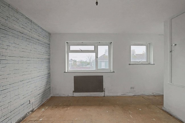 2 The Willows, Beaconsfield Road, Littlehampton, West Sussex, BN17 6LL 100