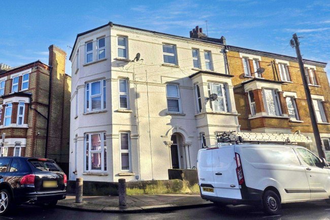 Flat 3, 59 Strathblaine Road, Battersea, London, SW11 1RG 10