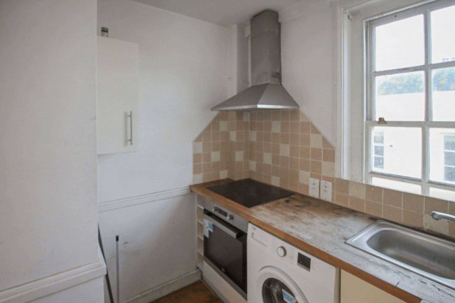 Flat 4, St. James Mansions, Old Steine, Brighton, East Sussex, BN1 1EN 60